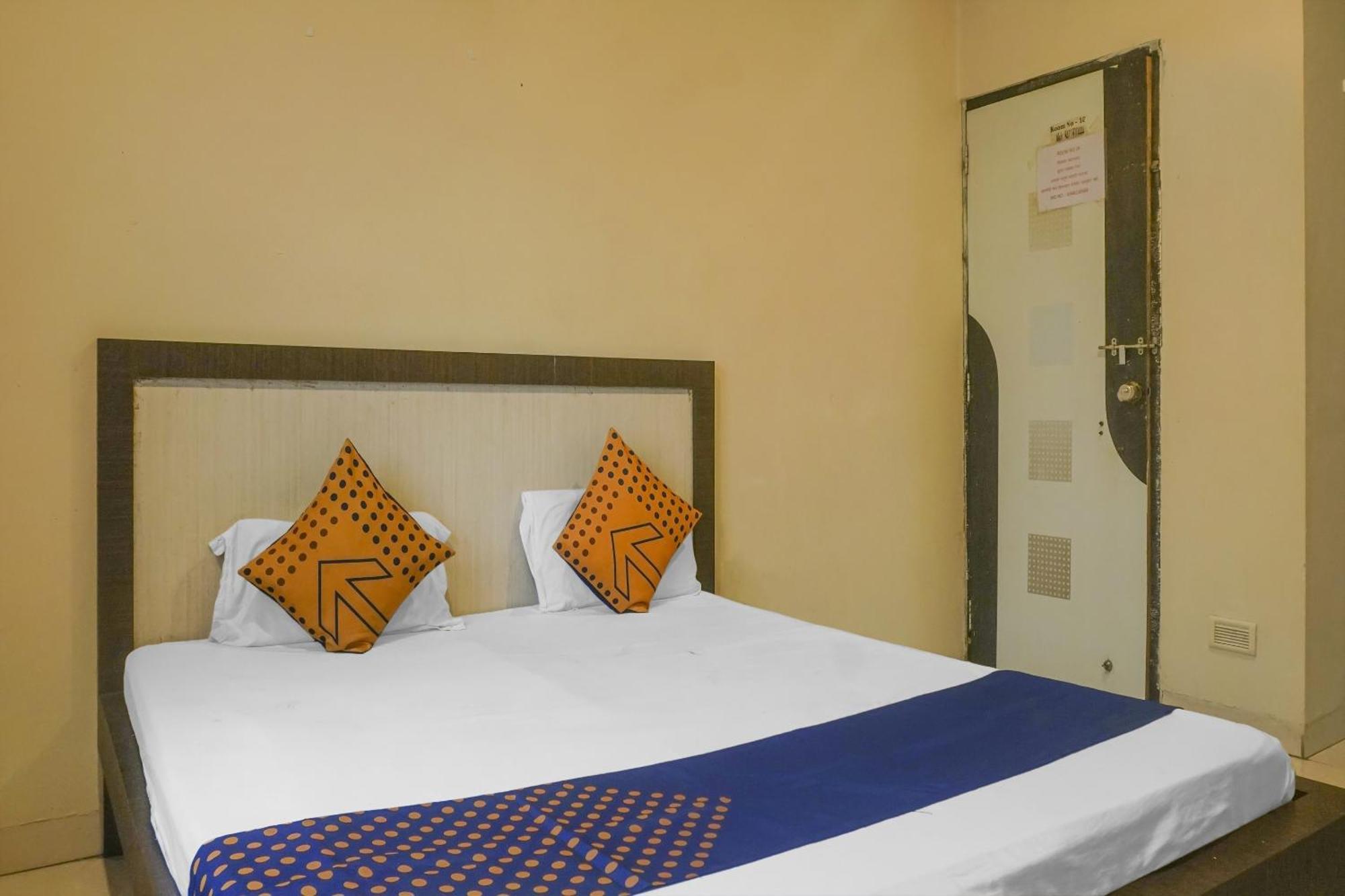 Kharakvasla Hotel O Peacock Lodging מראה חיצוני תמונה